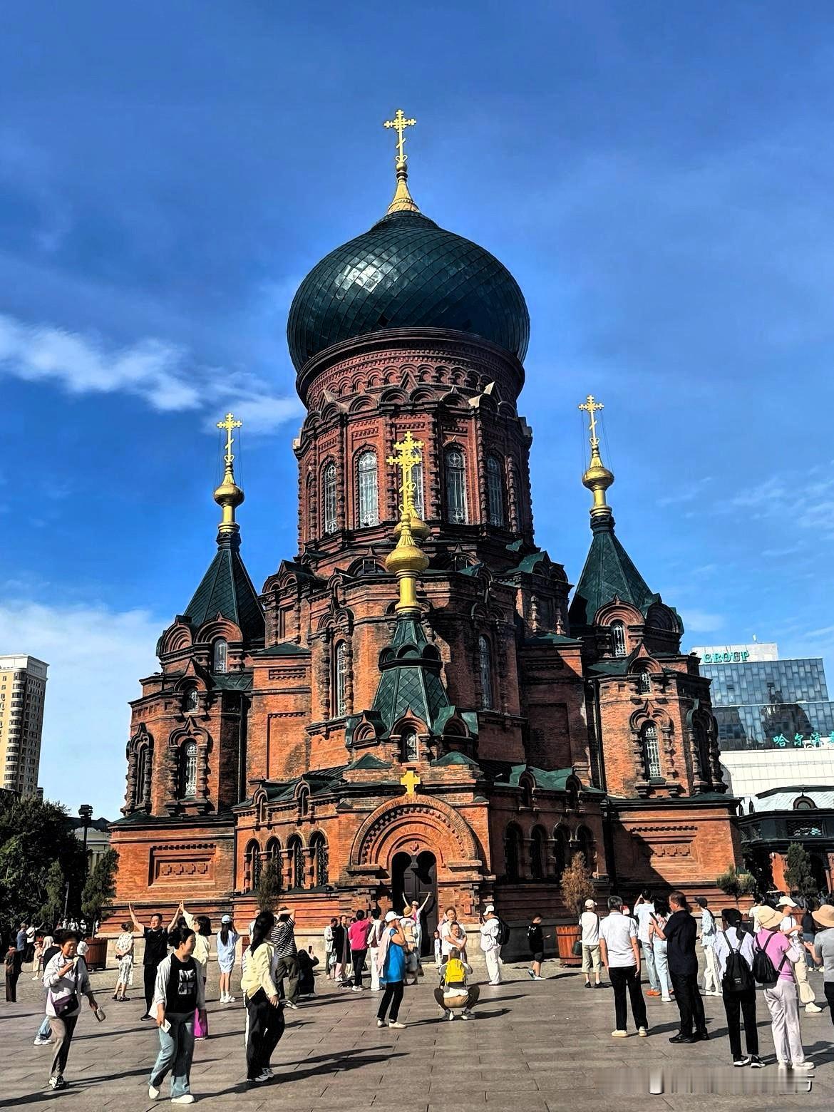 我重游哈尔滨，记起了那异国风情的“冰火两重天”。

2000年的元旦，跨世纪的那