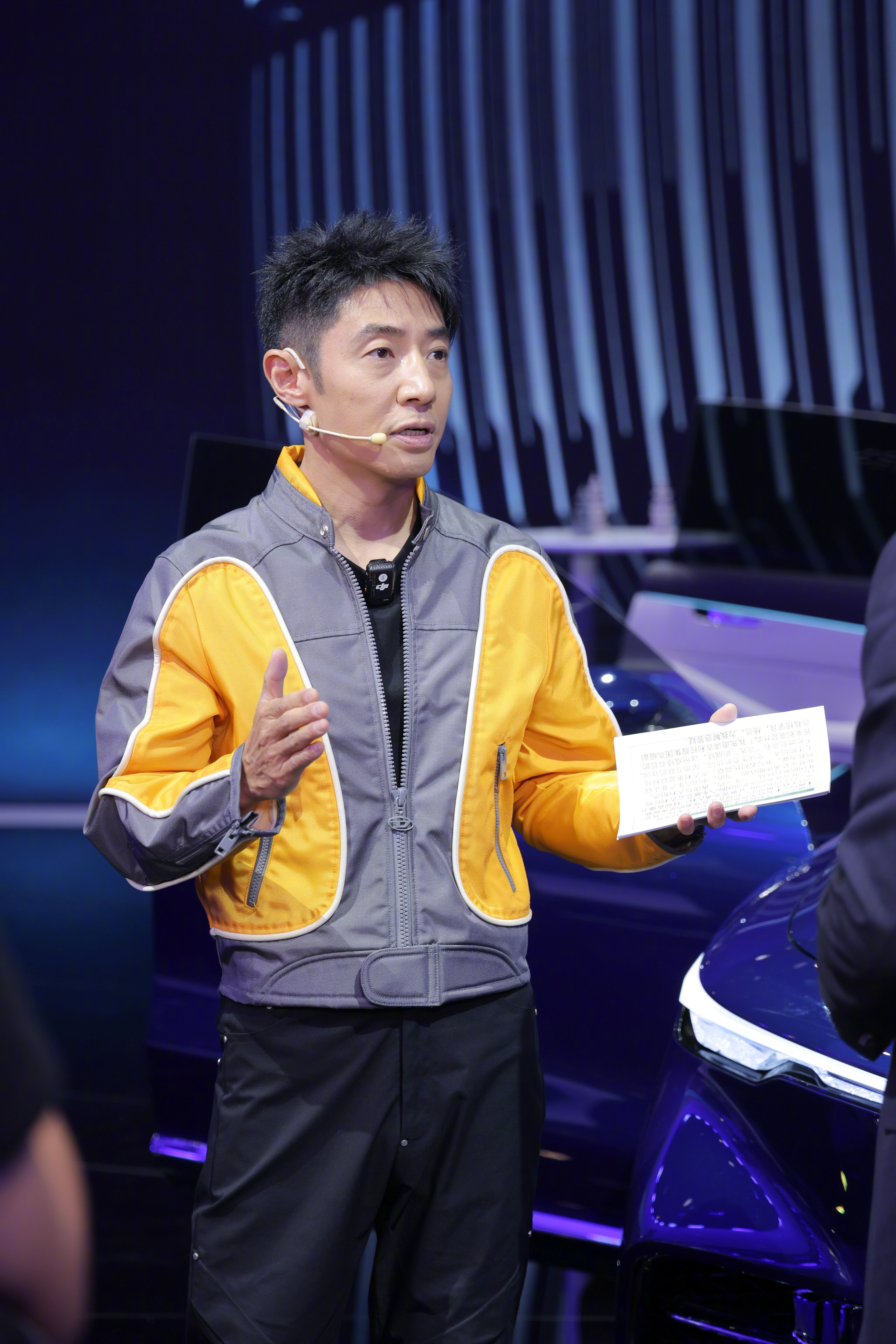 你好吉利小撒报到 车展现场，撒贝宁一出现就引发欢呼浪潮！他以探营官身份见证概念车