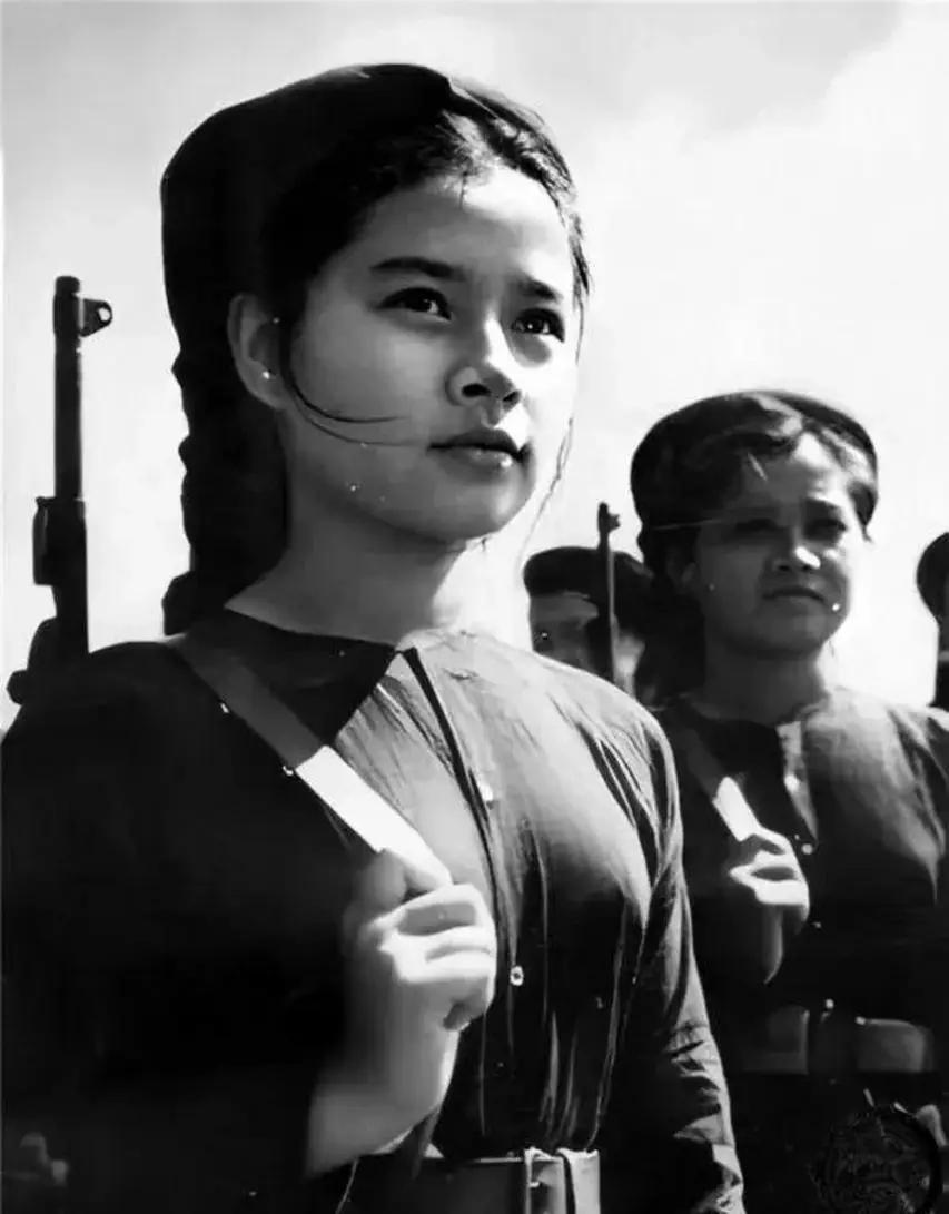 “空孕催乳剂，没人扛得住。”1961年，美国对越战争中，美军俘获了一名越南女兵，