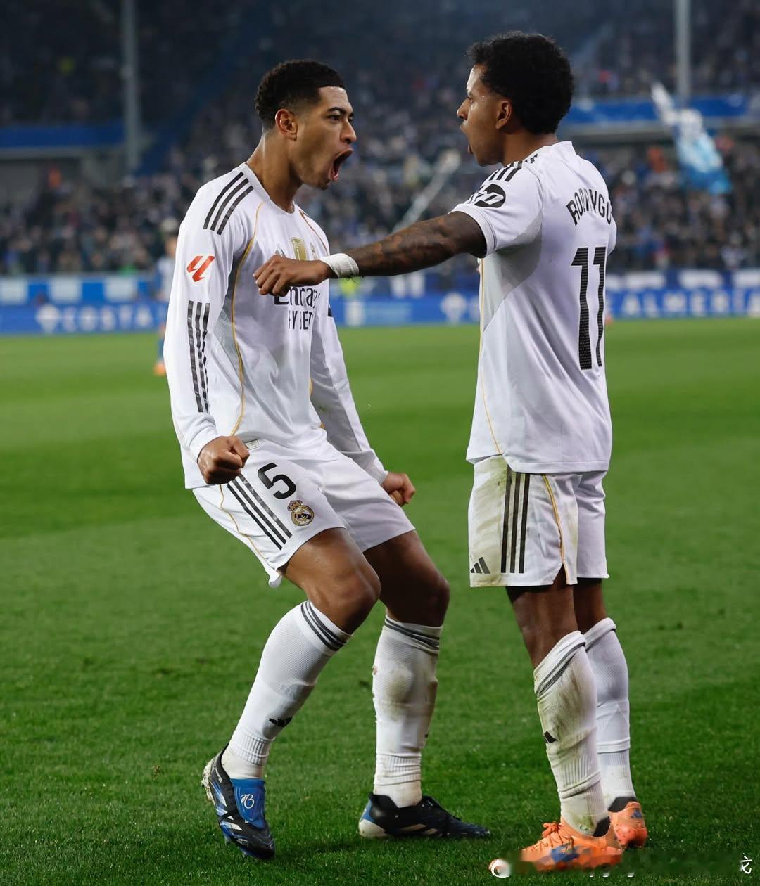 除了贝林厄姆之外，维尼修斯与居莱尔也在网上公开表达了对罗德里戈的支持阿拉维斯1比