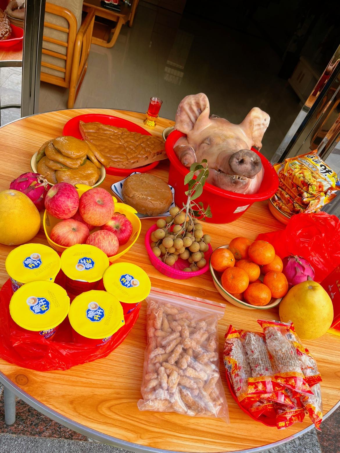 天下聪明的女人八不做 :

1、婆婆红包：不要收;  
2、老公电话：不要看；