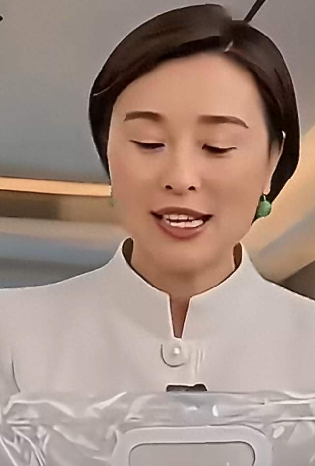 全网震怒！吴越凌晨硬刚AI诈骗，怒怼花姐：到底骗了多少钱