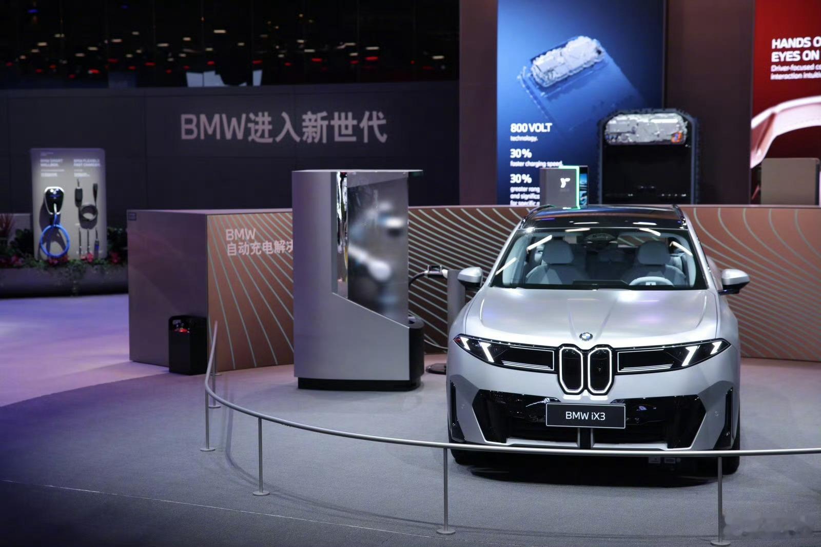 这哥们看起来有点憨憨的宝马展台人气王竟是TA 智驾数码团