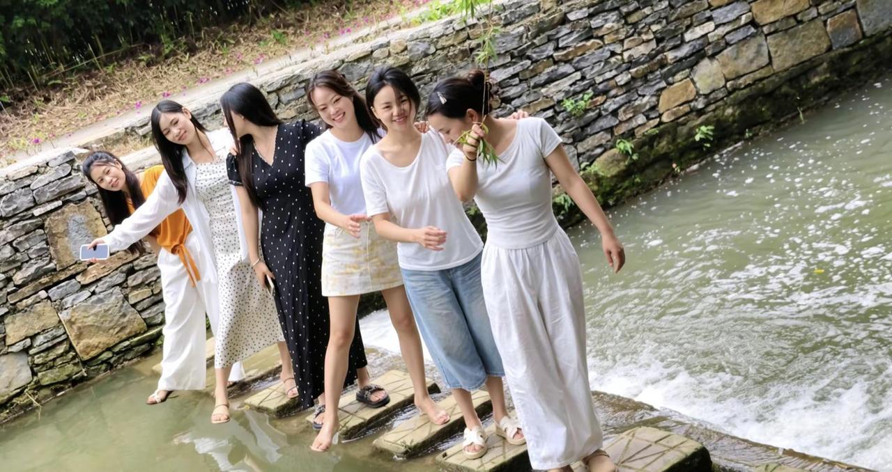 “见一面吧，八卦都快过期了…”