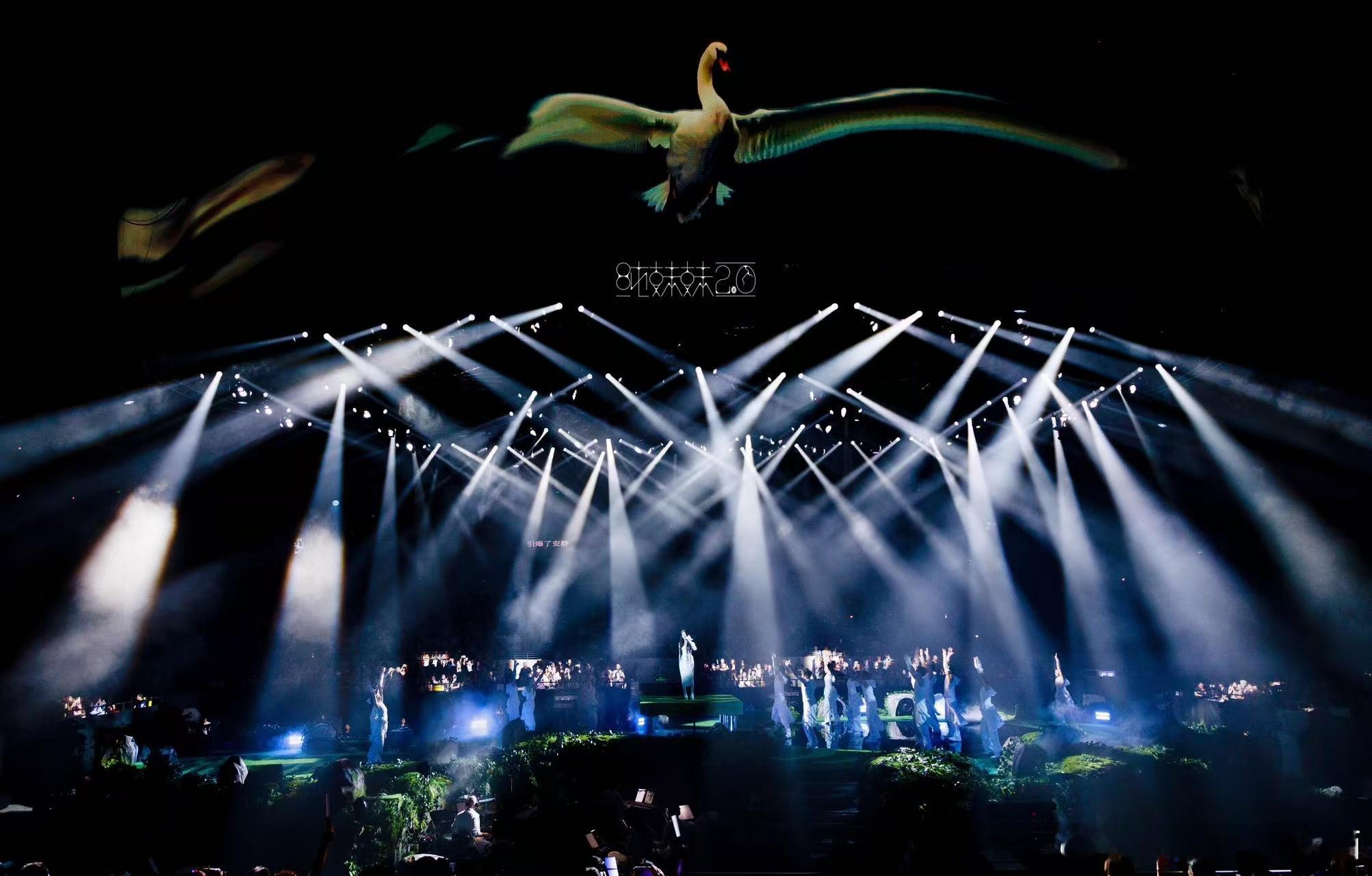 单依纯演唱路人口碑 她的现场被人评价为“看过20-30场演唱会里舞台效果最好的”