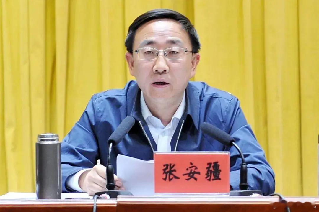 据重庆消息，重庆市副市长、市公安局局长张安疆同志，因突发疾病经抢救无效，于202