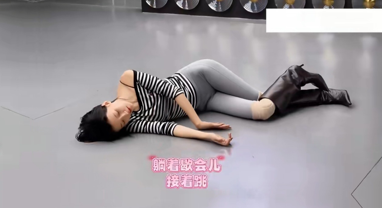 听说孙怡一公要劈叉？这舞台难度拉满了，必须支持！孙怡一公要劈叉乘风2026