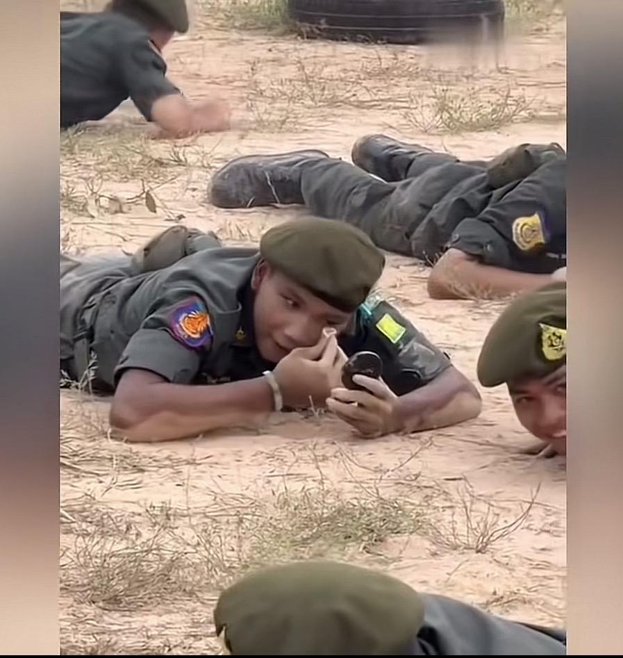 哈哈哈哈！泰柬冲突，泰国方面表现十分勇猛！
于是全世界都很关注泰军状态，毕竟这个