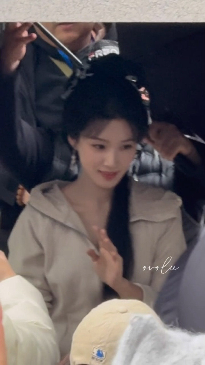 卢昱晓何不同舟渡今日路透 卢昱晓淡紫色古装路透 卢昱晓何不同舟渡今日路透，卢昱晓