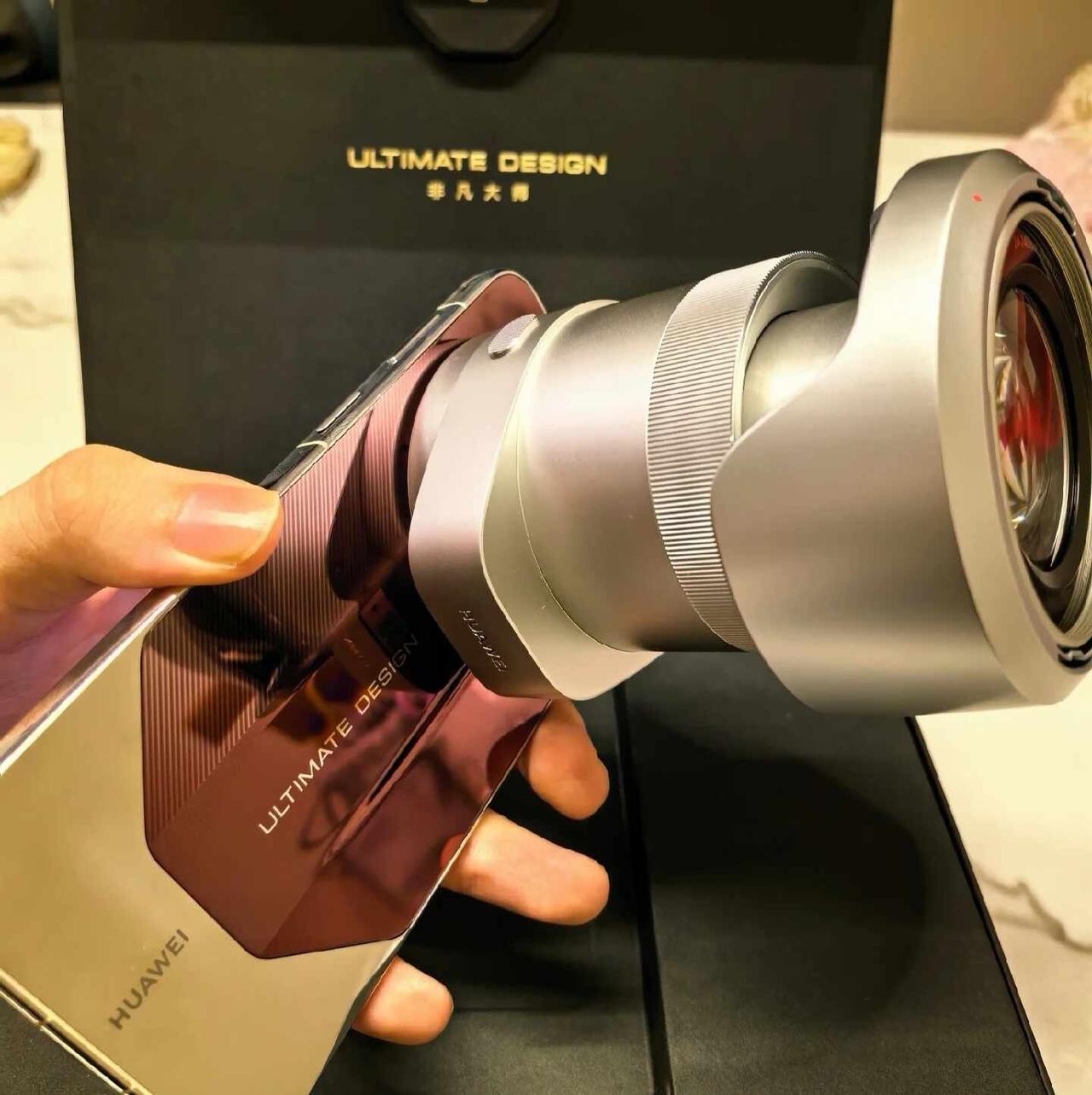 把摄像机塞进手机里，Mate 90 RS这次玩得太
年顶配旗舰里，敢把影像能力做