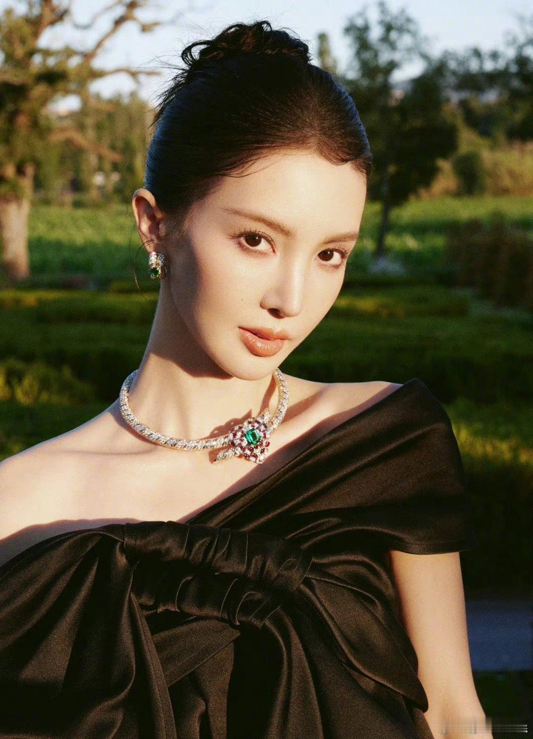 #金晨男友##金晨[超话]#时间跌入晚霞，又没入绝美的海面下，不断翻转，让我忆起