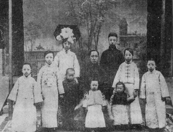 载涛有一妻三妾，1950年《婚姻法》颁布后，他想出办法妥善安置三位妾室

195