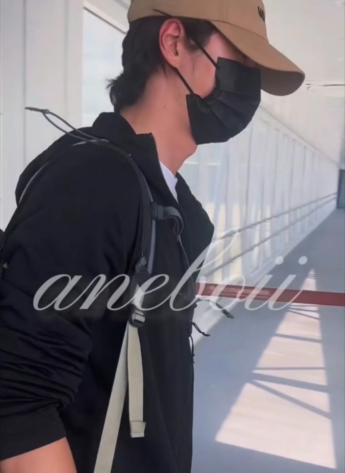 妈呀这个老爸都被晒这么红了小心晒伤啊老爸很疼的