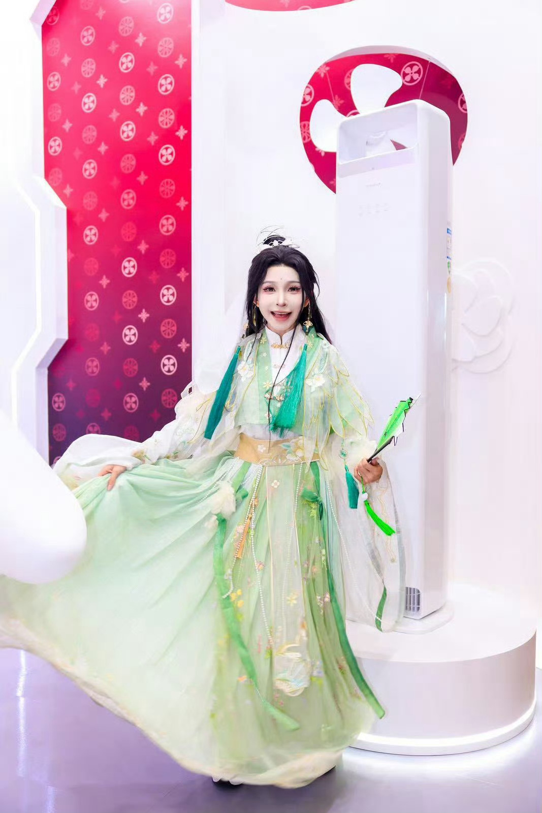 今年CJ热晕了全靠这把扇子救命人在CJ现场的兄弟姐妹别生扛了，赶紧冲去E4馆M2