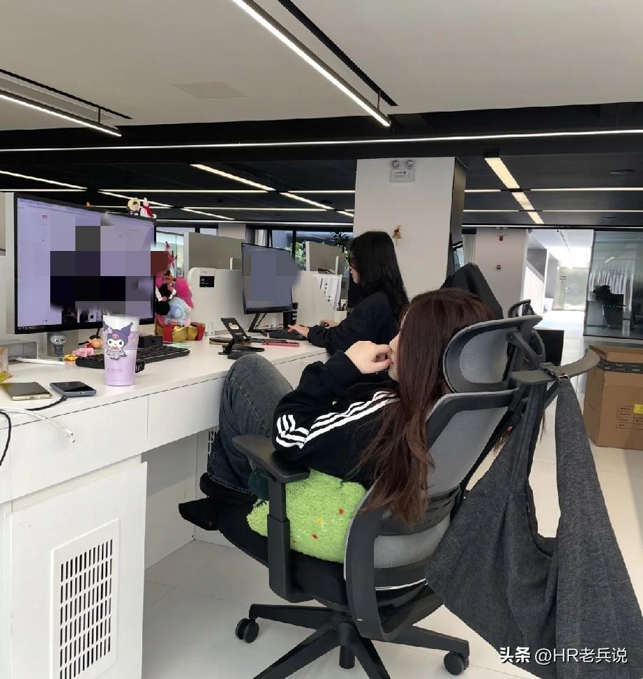 今天开会，研发总监提出现在AI这么先进，公司也要考虑如何利用AI来提升人效，比如