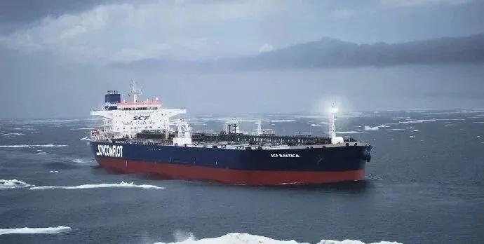 彭博社报道称，在与美国达成贸易协议后，印度从俄罗斯进口的石油可能会减少大约一半；