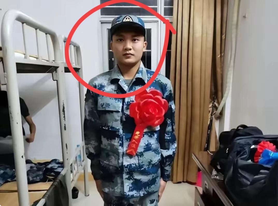 同样来自广东肇庆，俩人当兵的差距咋就这么大？
24岁的陈诒科从空军到武警再到信息