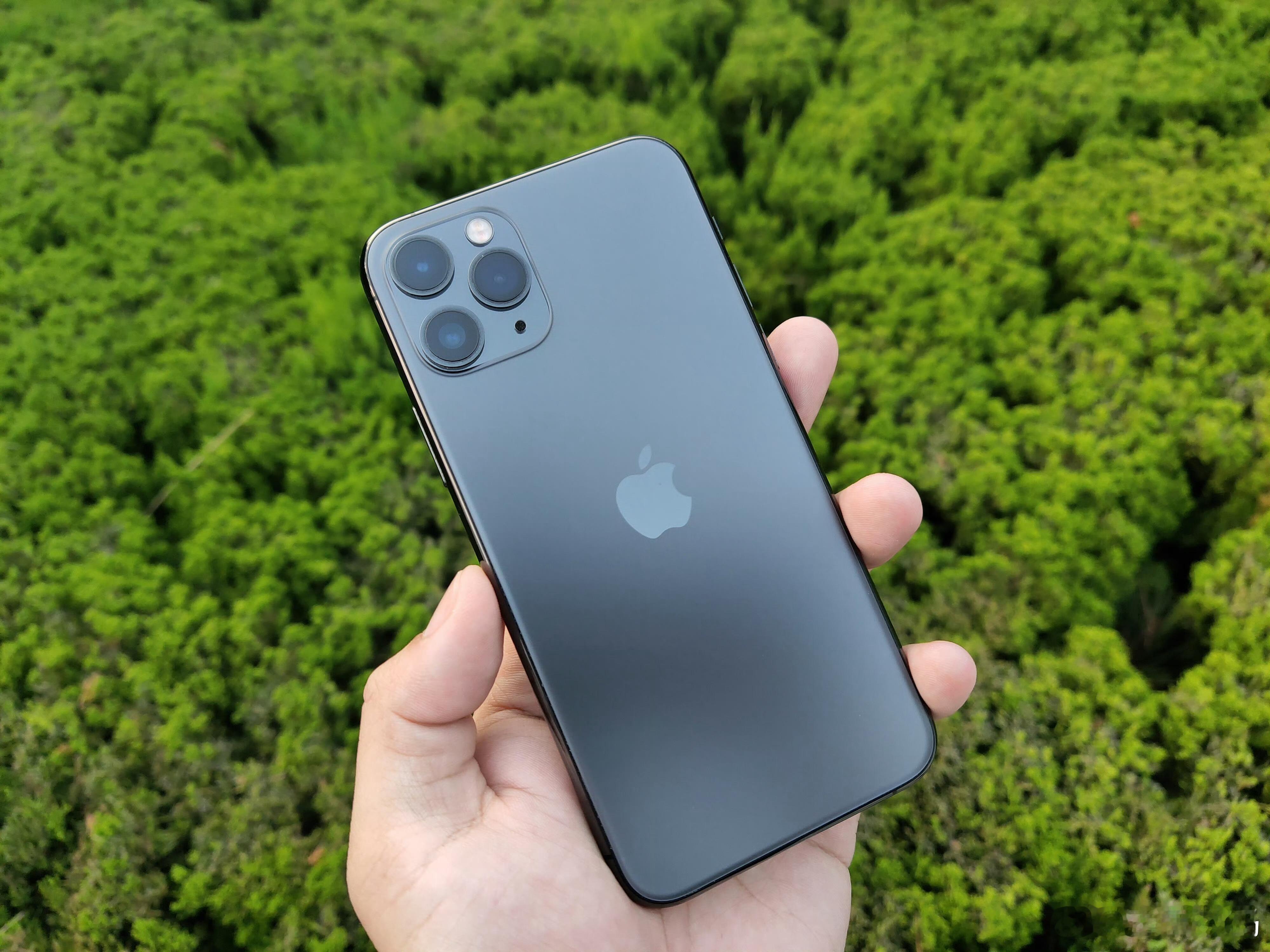 我翻看了一下，从iPhone11 Pro到iPhone17 Pro我买的颜色。以