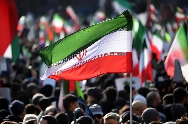 伊朗获得了有尊严的停火，特朗普没能取得他渴望的胜利。
 
先说说伊朗的态度，从头