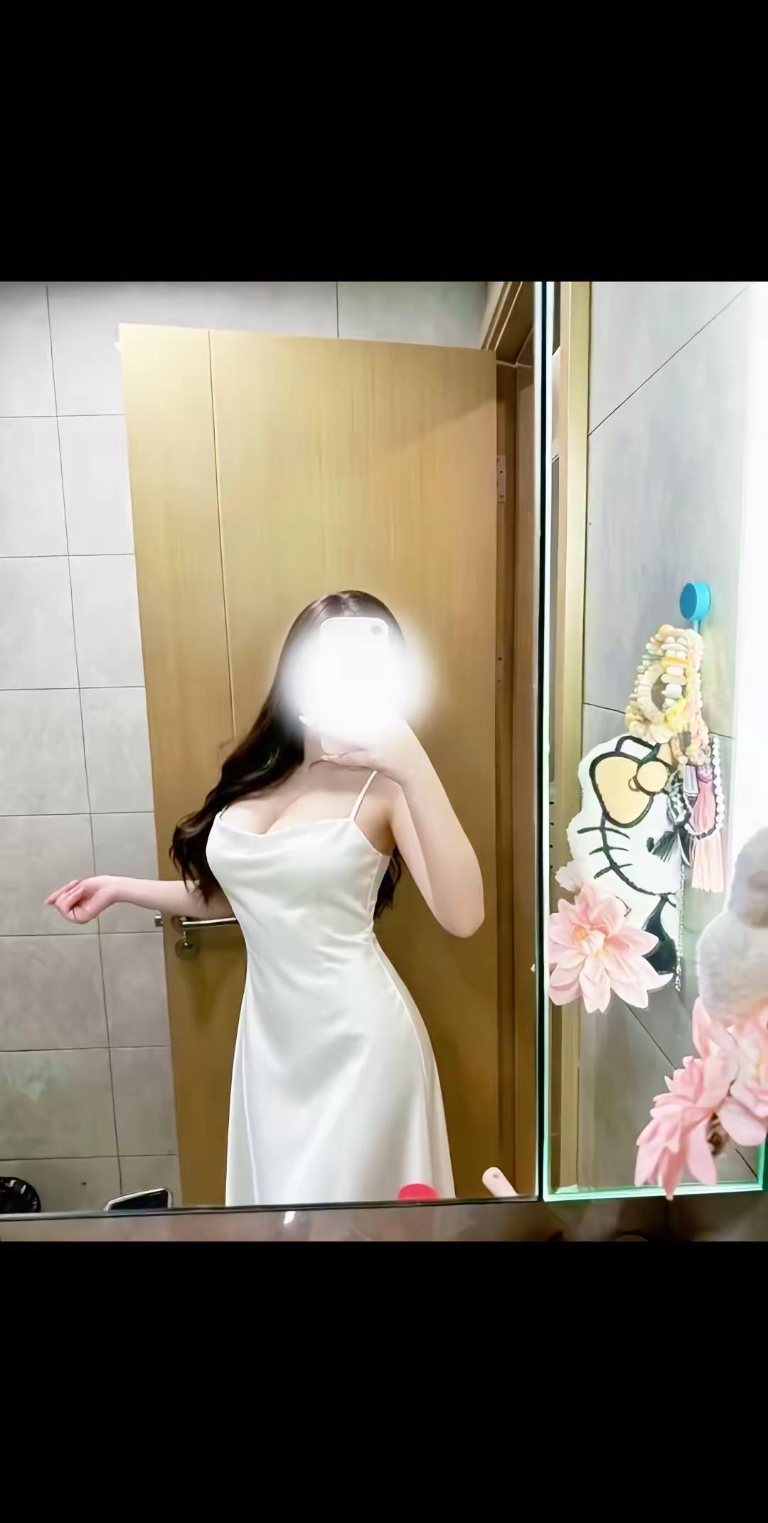 我把自己养得软软糯糯的，每天都开开心心的，穿得漂漂亮亮的，说话也温温柔柔的，看起