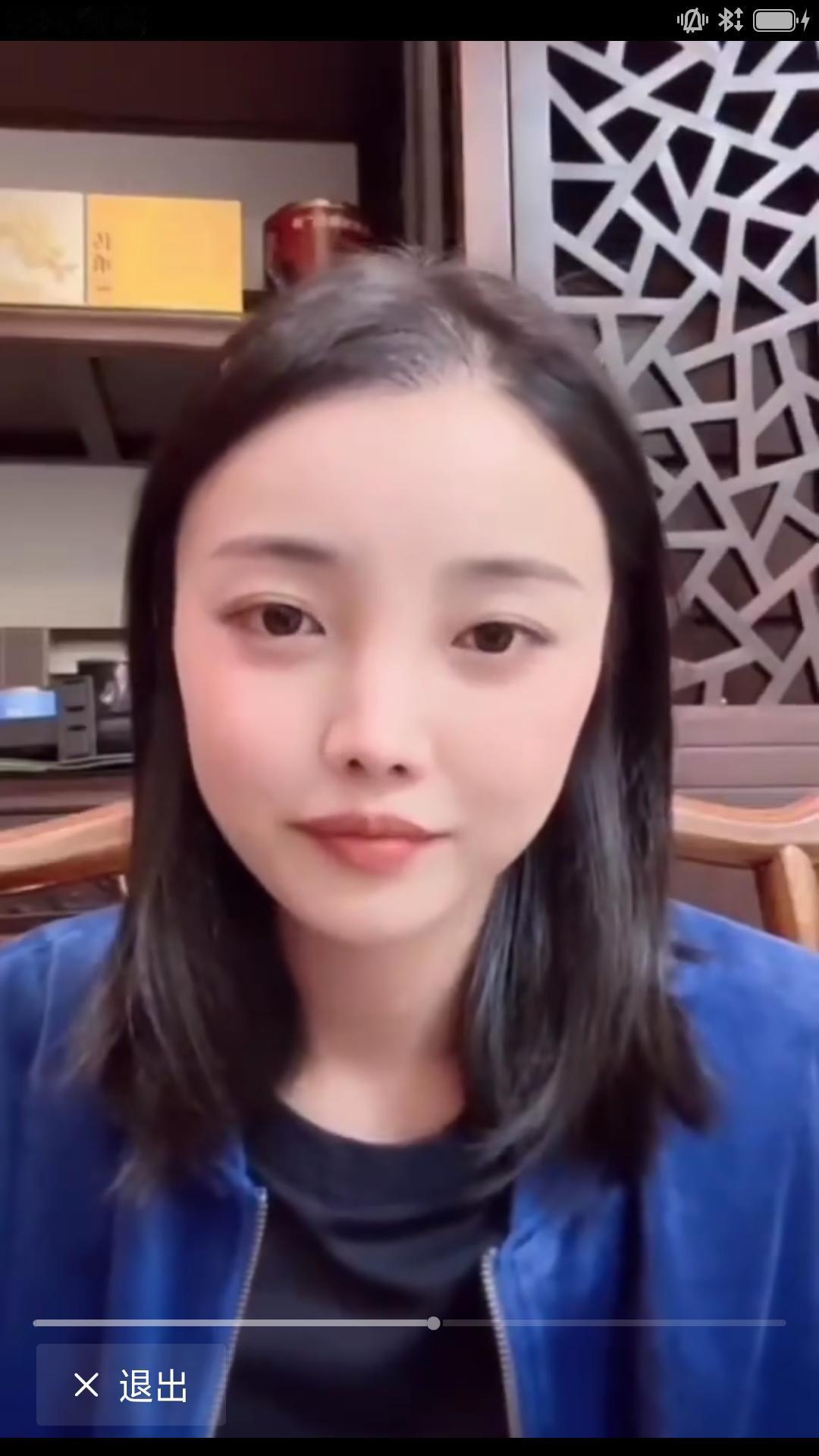 近日本山大叔弟子唐建军〔乡村爱情谢广坤〕三婚妻子谢秀萍在直播间与粉丝聊天时直言，