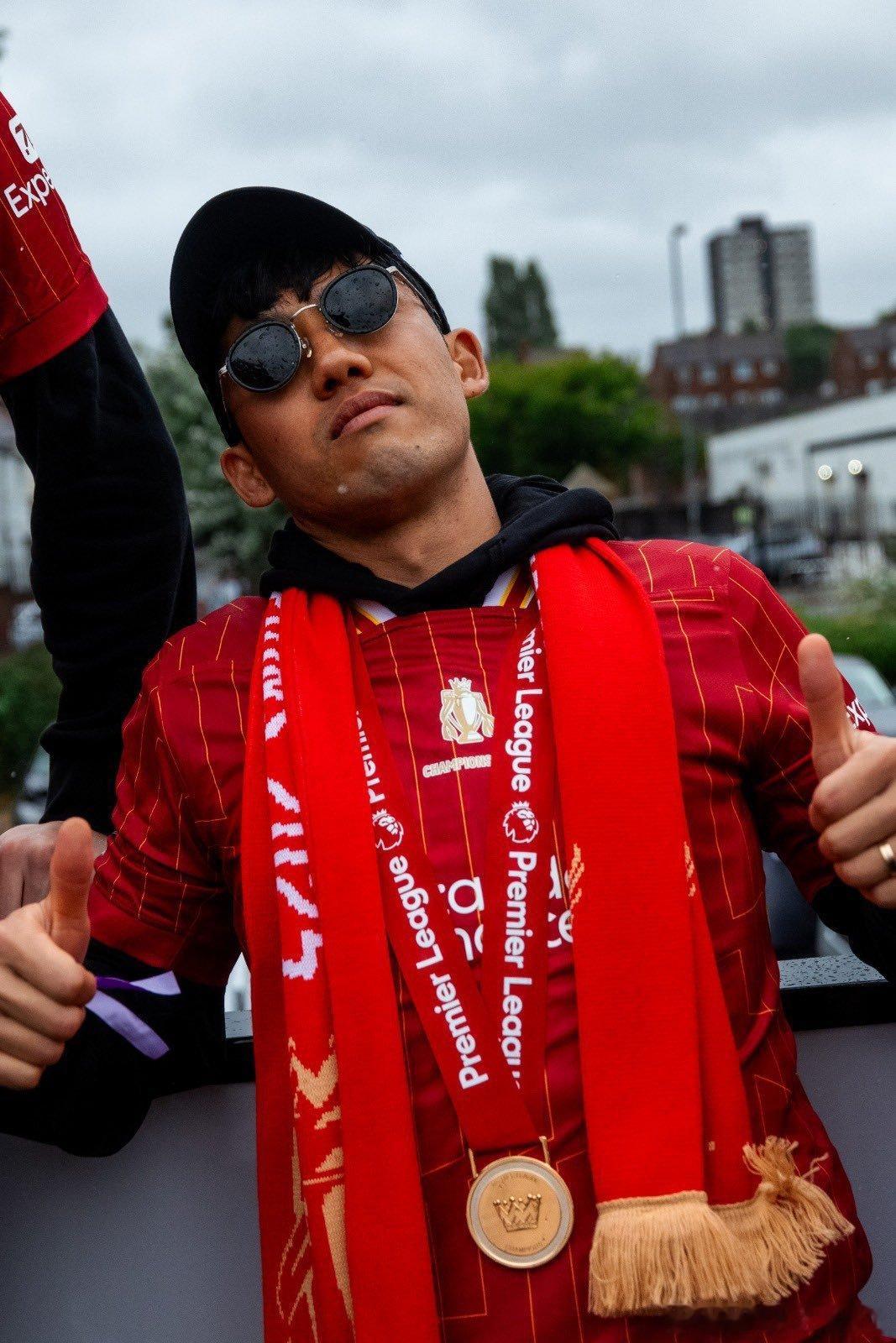 罗伯逊谈远藤航："远藤真的太全能了。他早早替补登场踢右后卫时，我认为他表现得非常