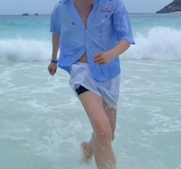 曹，天知道他少女漫一样跑过来这段看了多少遍我吃的也太好了吧！！ 