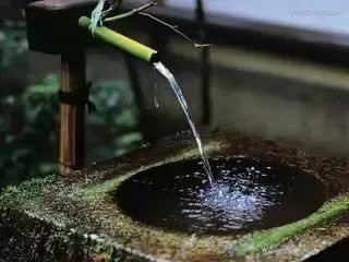 世间本就没有绝对圆满，人和事皆有缺憾。放过别人，亦是成全自己。不记过往是非，不计