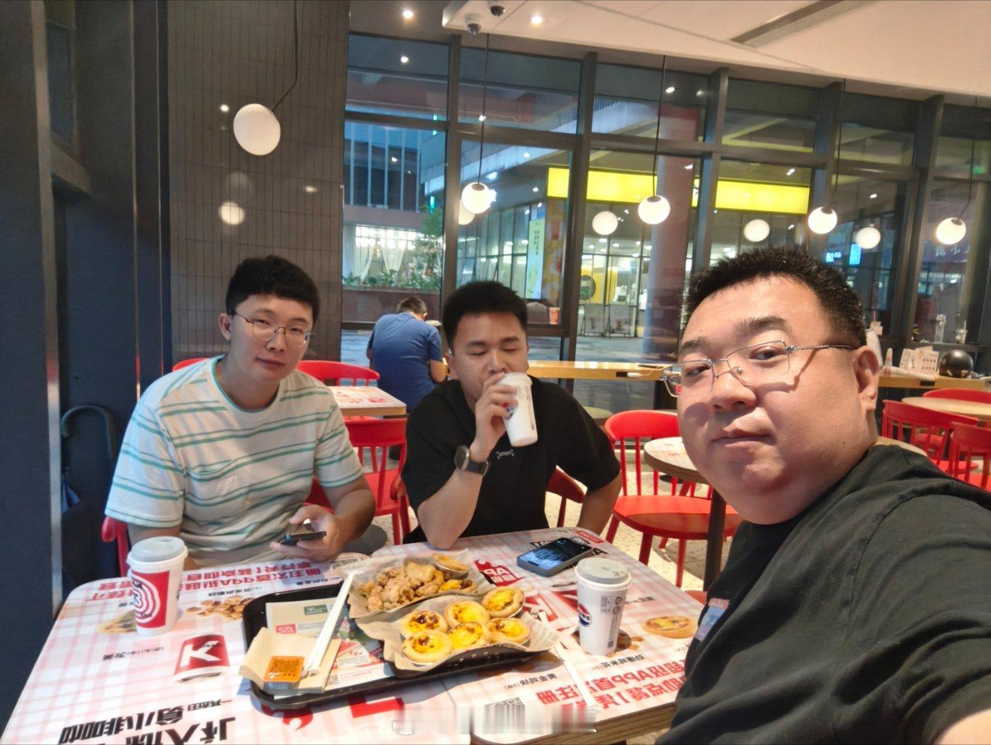 高档西餐，我们也吃上了，不比你们吃的差[doge]老霍随便聊 ​​​