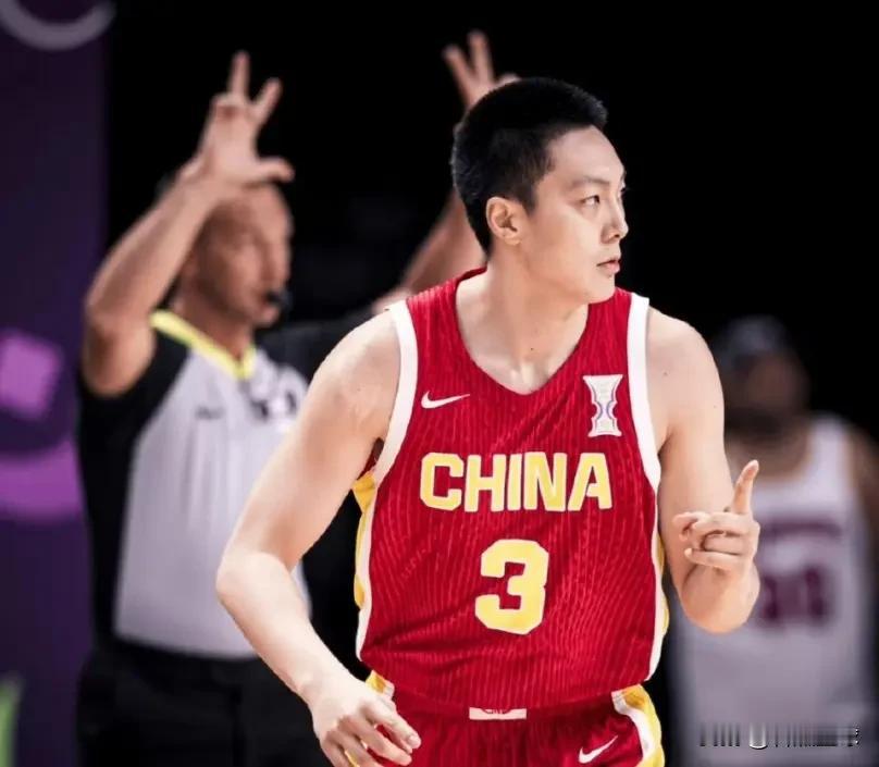 今晚中国男篮将与乌拉圭男篮进行一场世预赛前的热身比赛，今天下午比赛大名单公布。从
