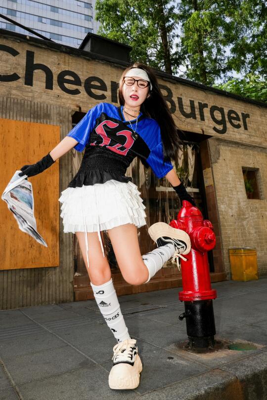 哦莫！路人以为我是kpop女团练习生💙🖤