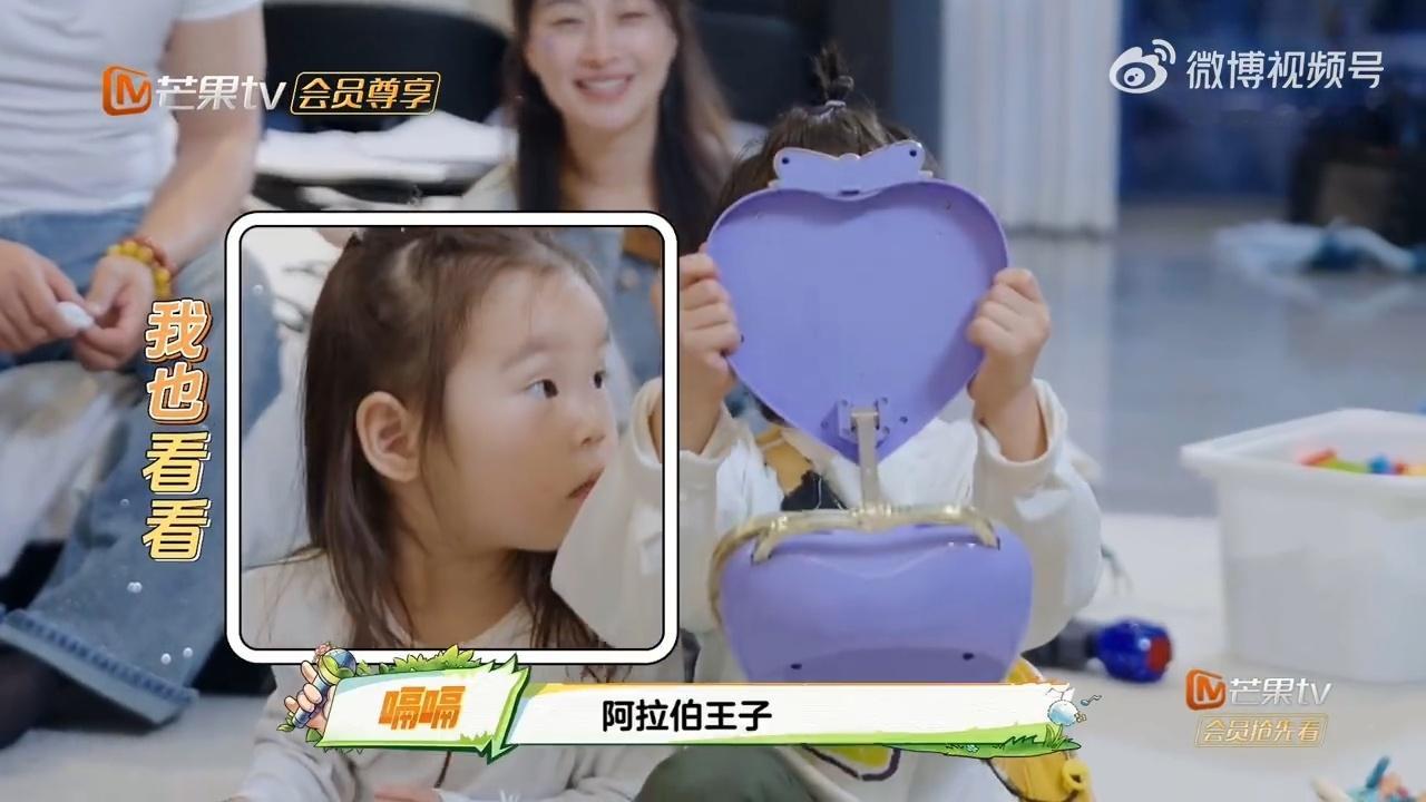 5岁男孩用吴彦祖的帅脸在干嘛 不得不说嗝嗝底子真的绝了，妥妥吴彦祖小时候既视感！