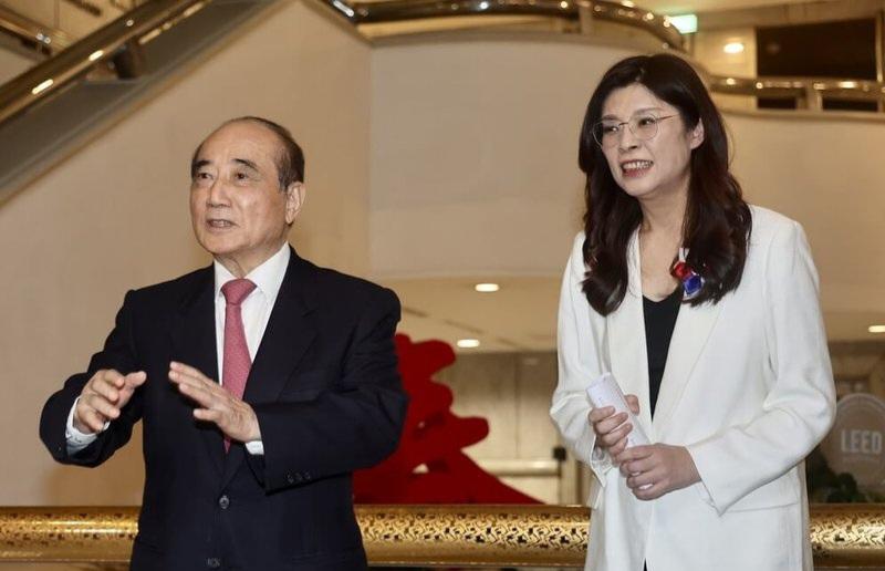 中央绝对有高人！这盘大棋下得实在是高！
 
很多人盯着台海，只看到解放军战机天天