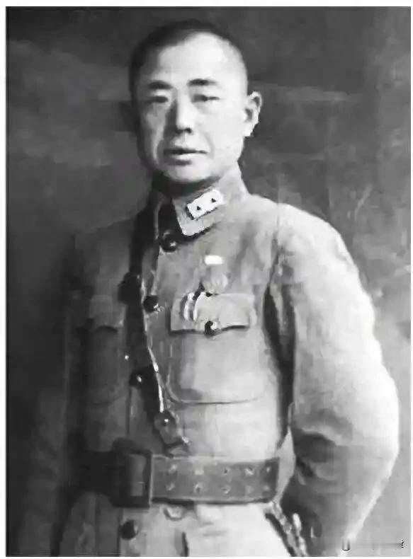 陈明仁怒护部下：湖南和平起义背后的生死博弈
 
长沙的那间办公室里，当时连电扇声