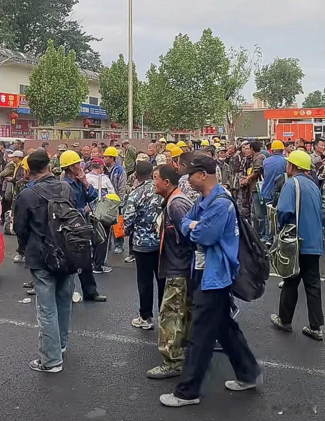 人生的目的是为了生活，而不仅仅是为了活着。

外面下着小雨，淅淅沥沥的。人好像对