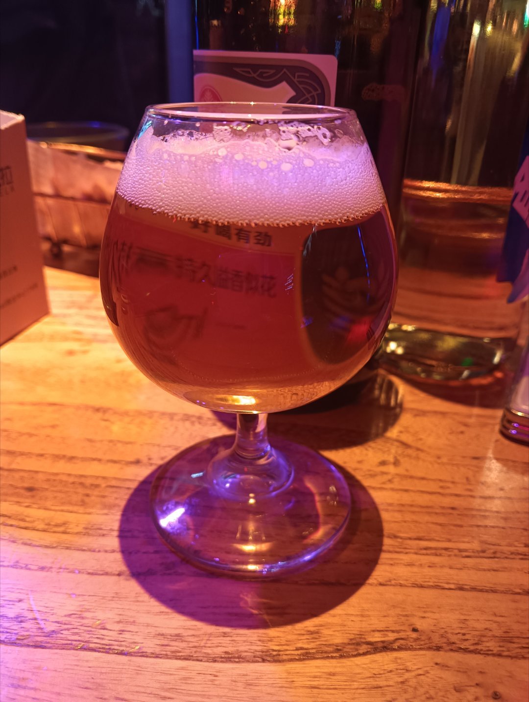 用这个杯子喝啤酒 ​​​