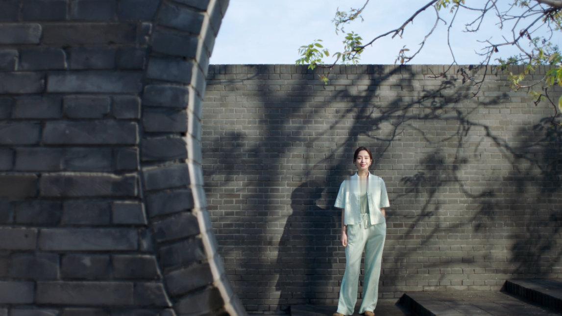 杨采钰亚麻穿搭天花板气质与穿搭的双向奔赴太绝了！杨采钰的温婉优雅遇上亚麻的随性松