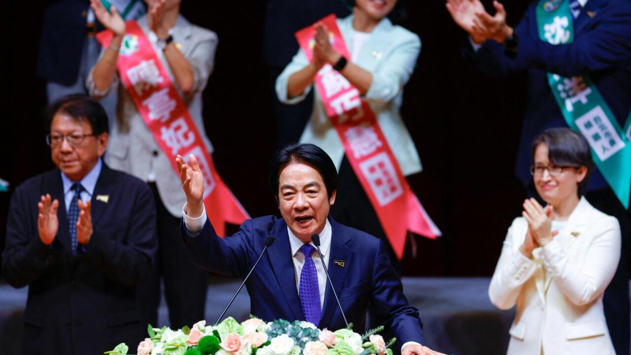 美国政府很低调，“台独”势力很高调，10月2日，首批2架全新F-16V战机飞抵台