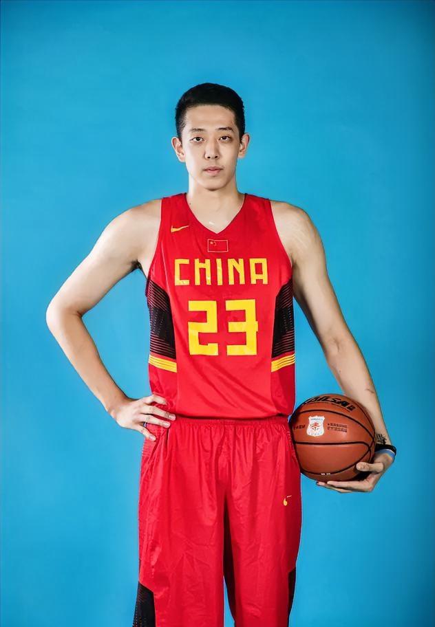 兄弟们！这个事越来越悬疑了？
什么事呢？
最近有路人和知名主播都同时曝出：沈梓杰