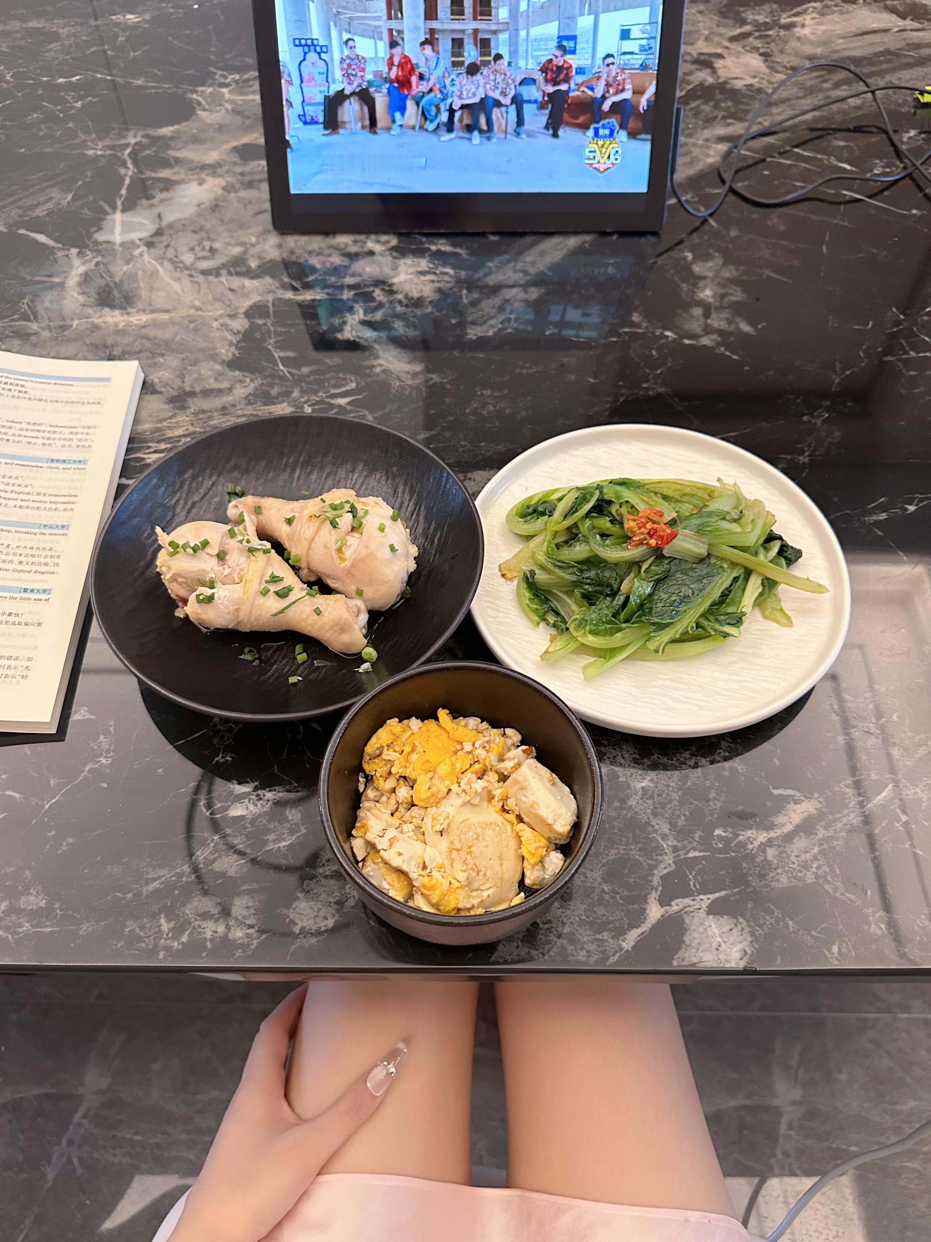 温柔且坚韧克制比放纵更接近自由  ​​​