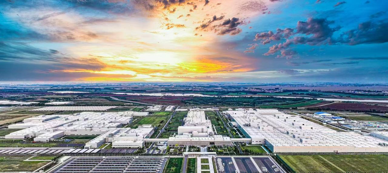 【齐普策：到2027年，宝马集团在全球市场将推出40余款新车型】

3月14日，