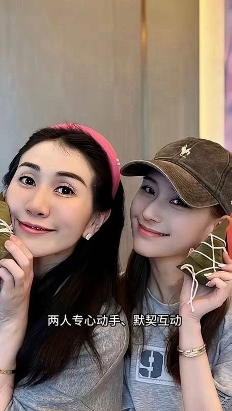 赌王家最精明的，居然是这俩傻白甜？谁能想到，平时晒包晒娃的何超盈，竟然会和死对头
