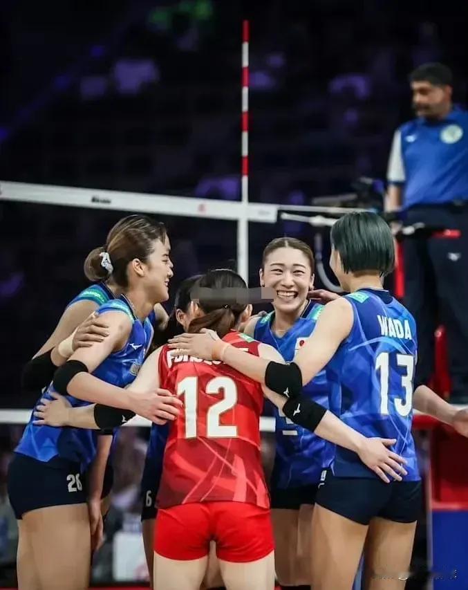 世界女排联赛总决赛4强决赛
日本队3一2击败土耳其队[赞][赞]
25一21，1