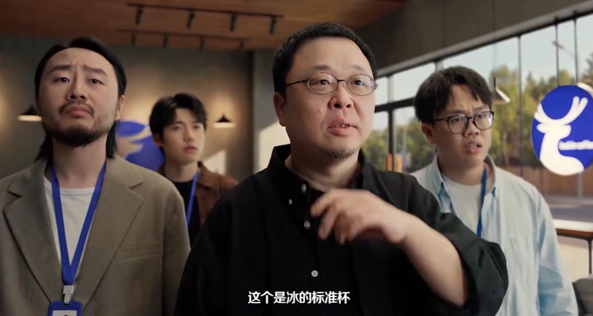 最应该向老罗学习的人，
应该是贾国龙了吧。
老罗这波教科书式的自嘲广告刷爆互联网