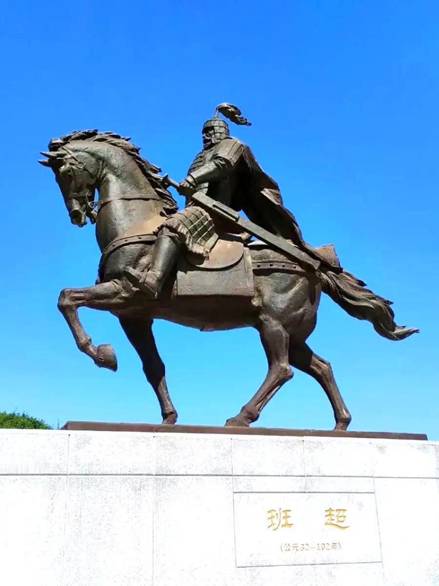 公元80年，西域小宛国女王，召见了汉朝来的使者班超，16岁的女王一身红衣，眼波似