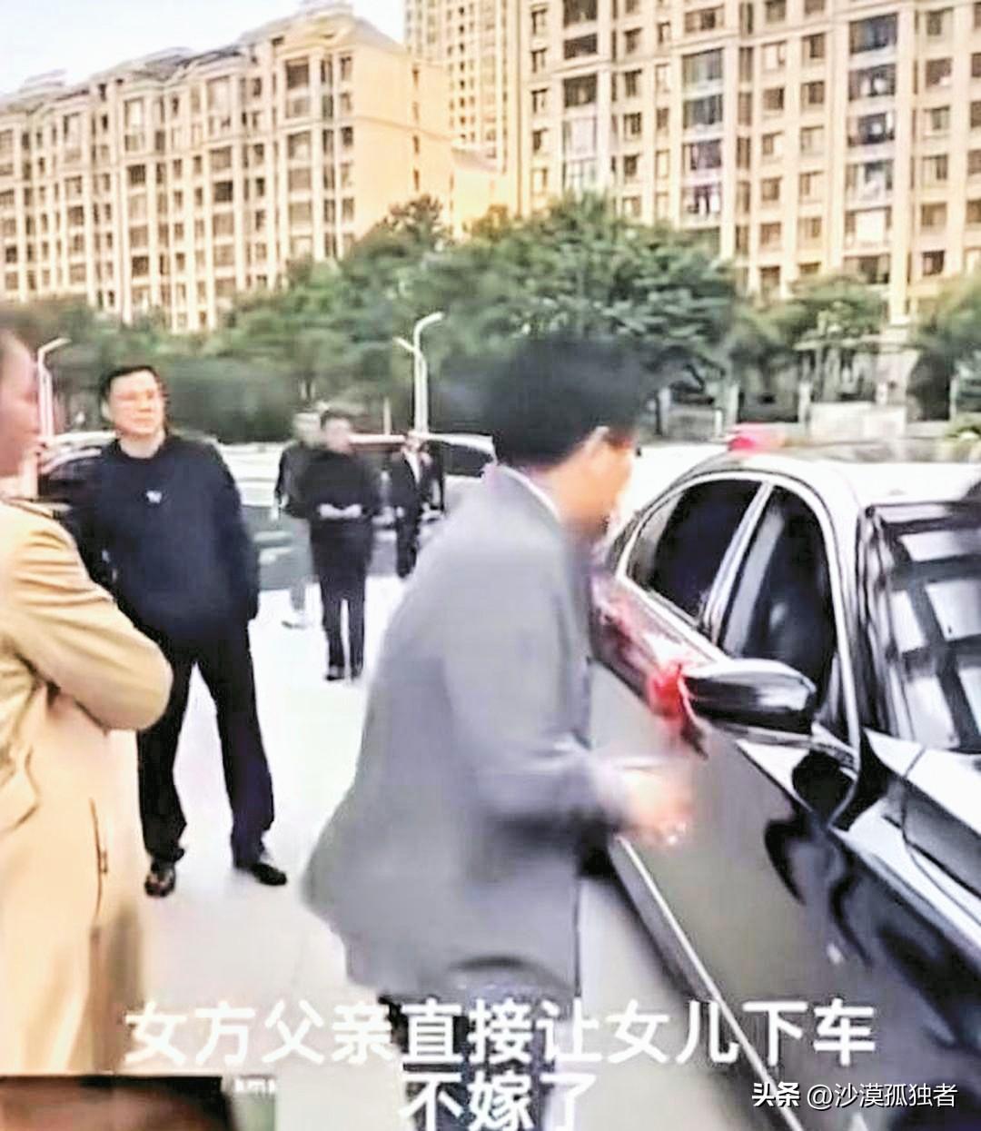 “这个父亲是人间清醒！”一女子订婚时，说好的20万彩礼和4金，可在结婚当天，婆家