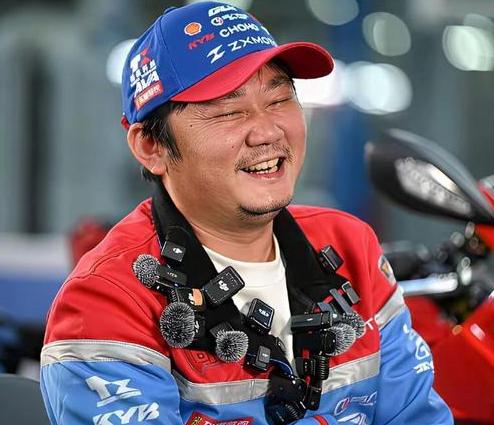 万万没想到，张雪打破海外垄断，靠的不是资本，而是这个被掏空的女人！
万万没想到，