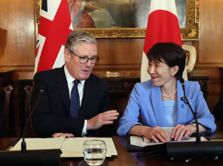 高市早苗一句话把英国和意大利害了。高市早苗居然说出来了：将加速推进日英意下一代战