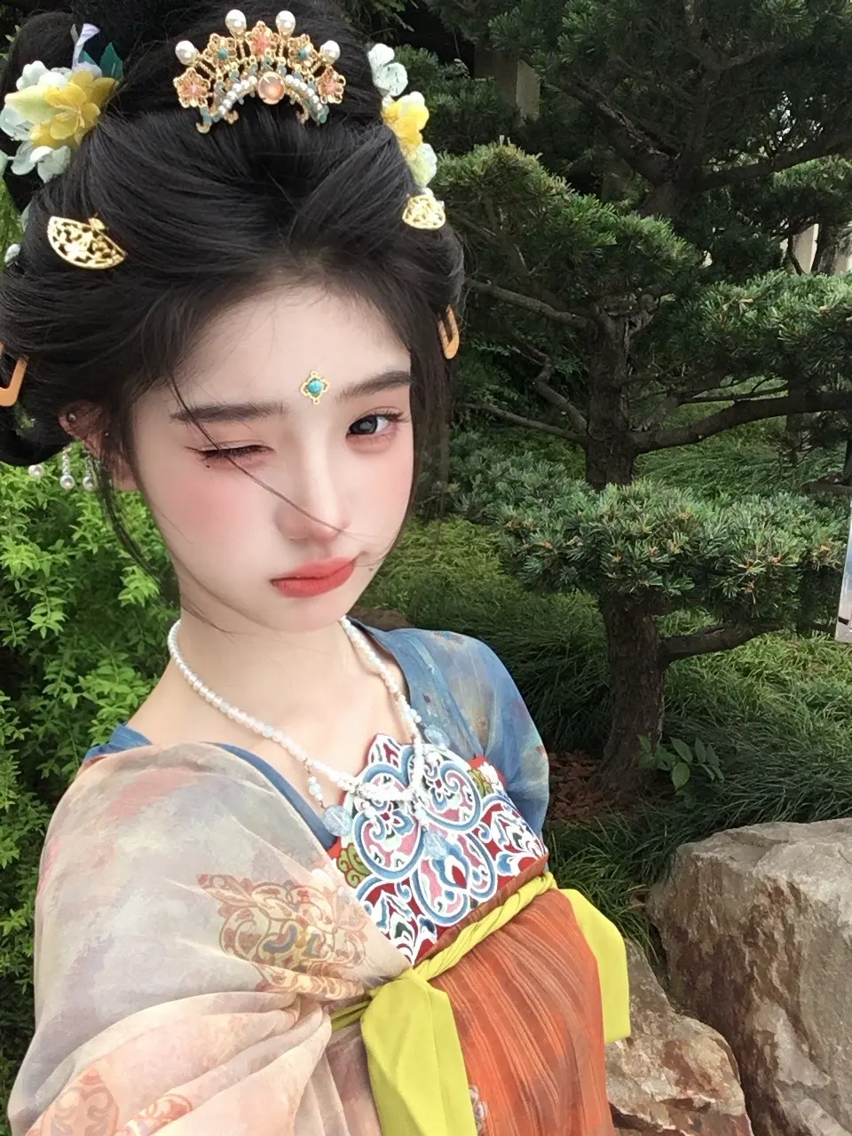 春知晓梦不觉 恰似你我当年。
