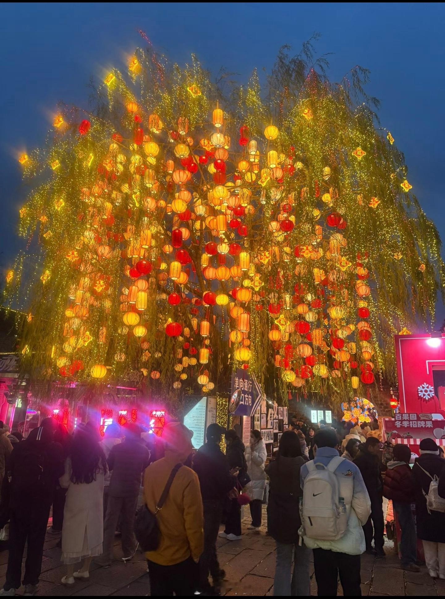 生活就是不断寻找自我的过程。一步一个脚印往前走，会发现每一点进步都让人生变得辽阔